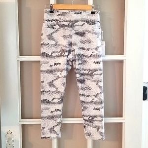 NWT capri Balance Collection leggings. M
